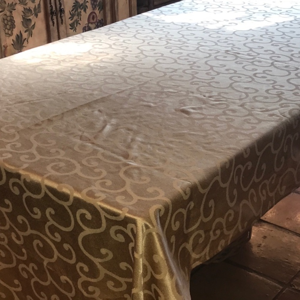 Tablecloth - Picture 2 of 2
